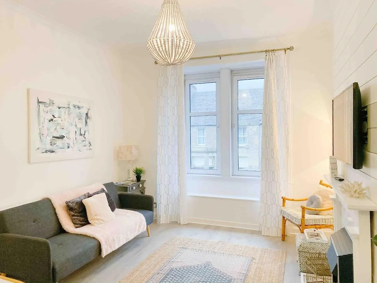 Chic Flat Close To Edinburgh, Airport, & Zoo إدنبرة