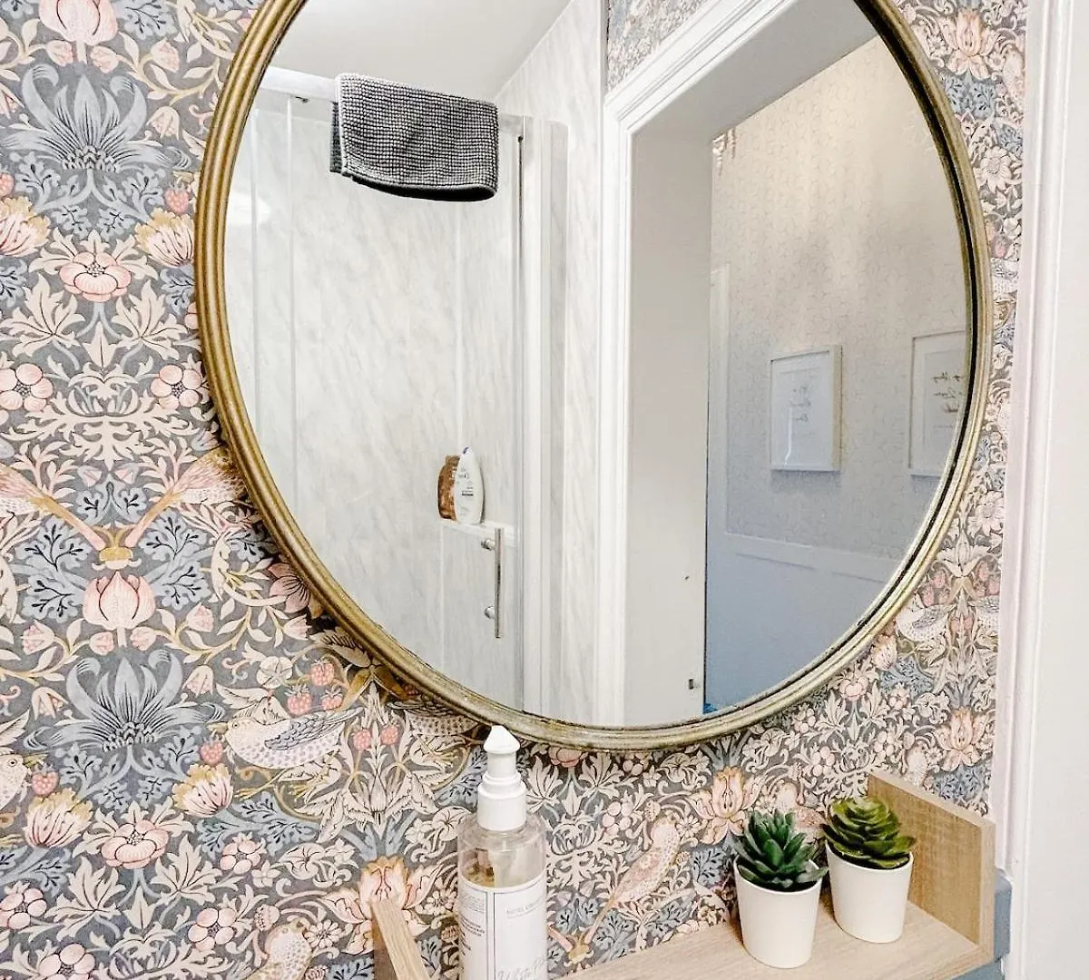 Chic Flat Close To Edinburgh, Airport, & Zoo 0*, Эдинбург
