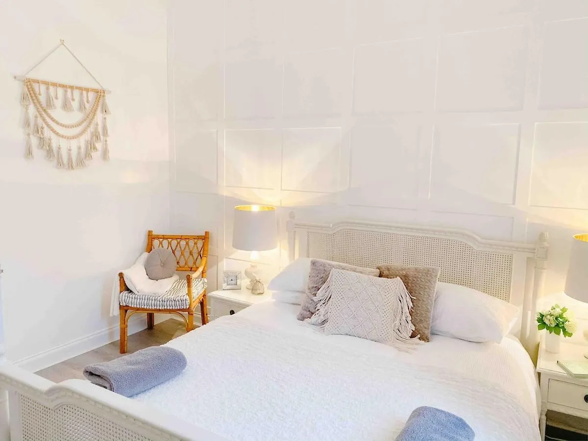 Chic Flat Close To Edinburgh, Airport, & Zoo 0*, Эдинбург Великобритания