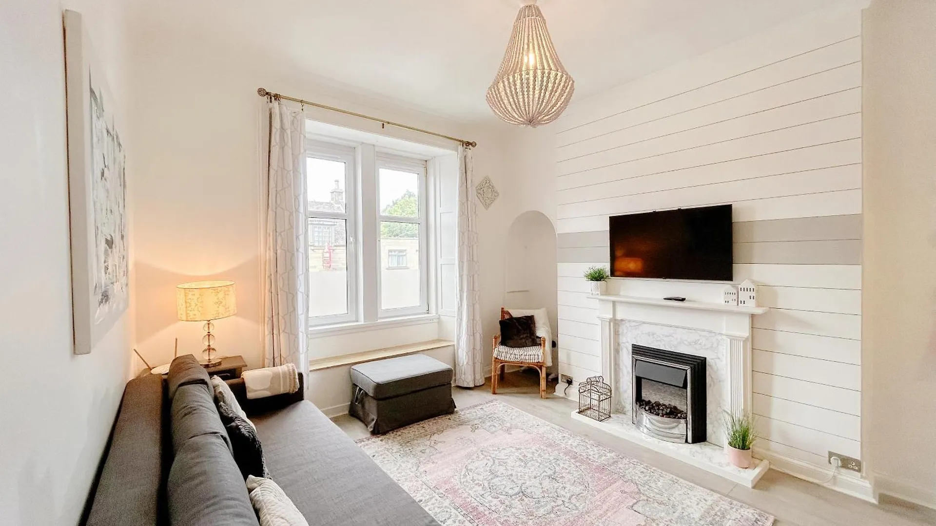 Апартаменты Chic Flat Close To Edinburgh, Airport, & Zoo